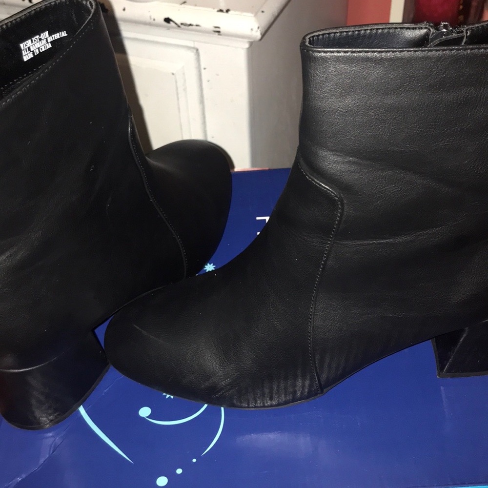 Box comes with the boots